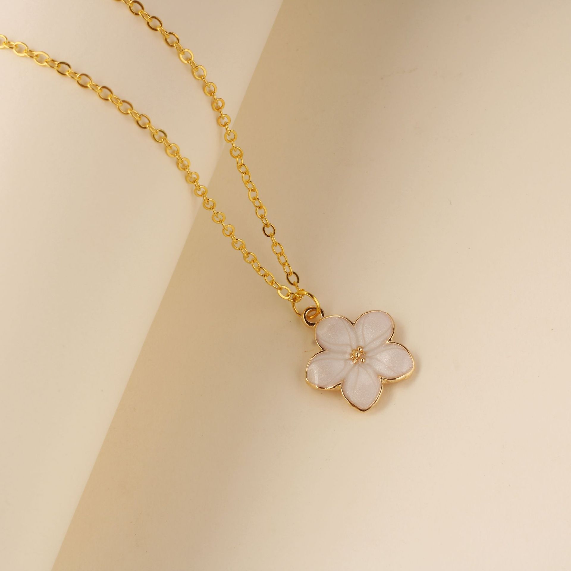 Stylish Oil-drip Flower Necklace For Women Delicate Pendant
