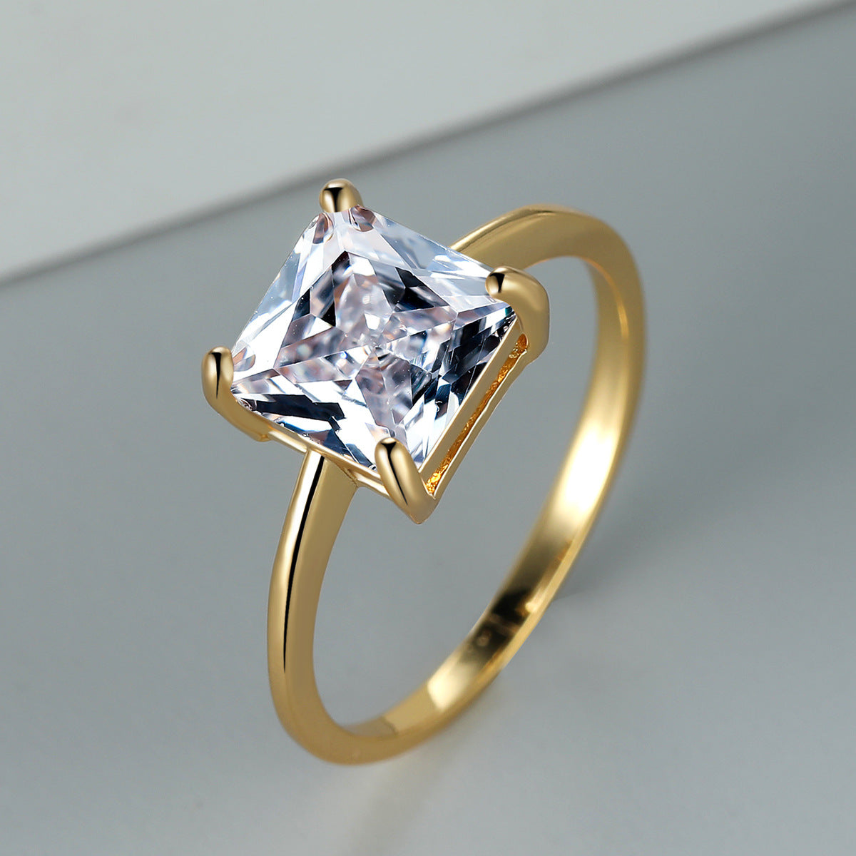 Four-claw Cubic Zirconia Ring Stylish And Versatile