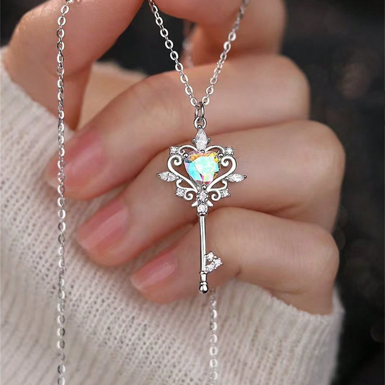 Charming Zircon Key Necklace For Women Ethereal Fairy-Like And Lightly Luxurious